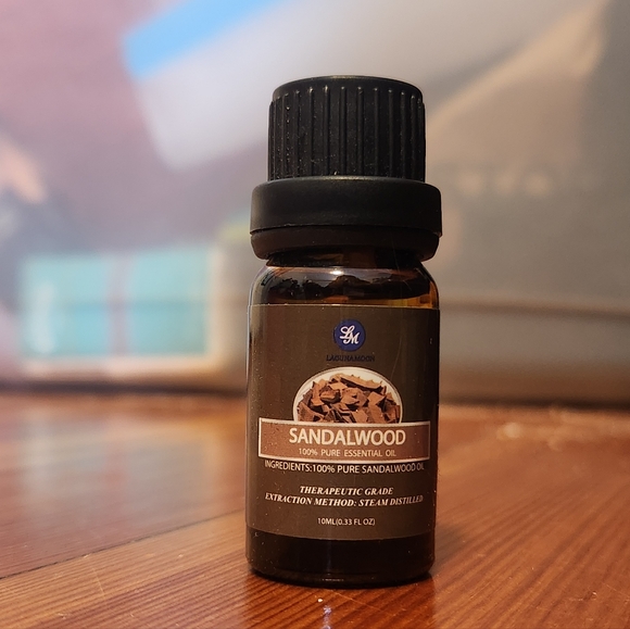 Sandalwood Essential Oil - Picture 1 of 1